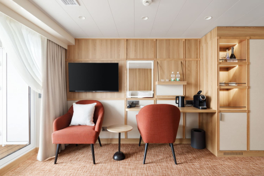 т/х Мстислав Ростропович: Полулюкс А с балконом / солнечная, шлюпочная, средняя палубы