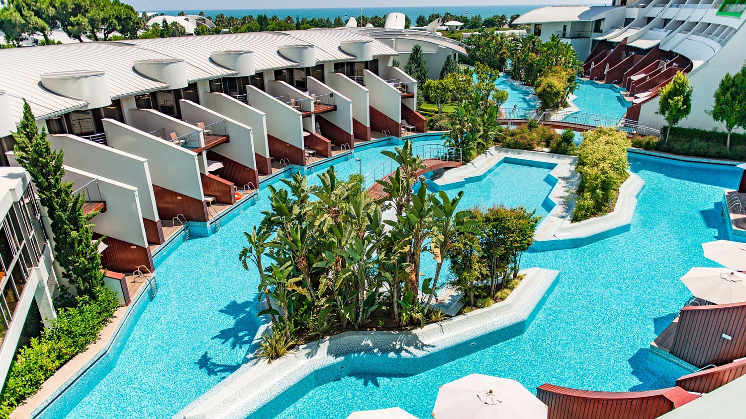 Турция, Белек, Cornelia Diamond Golf Resort & Spa 5*: Turquoise Lake Houses перед основным зданием