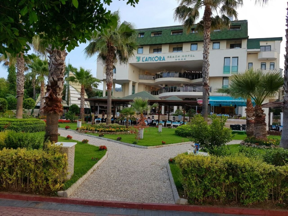 L'Ancora Beach Hotel 4*