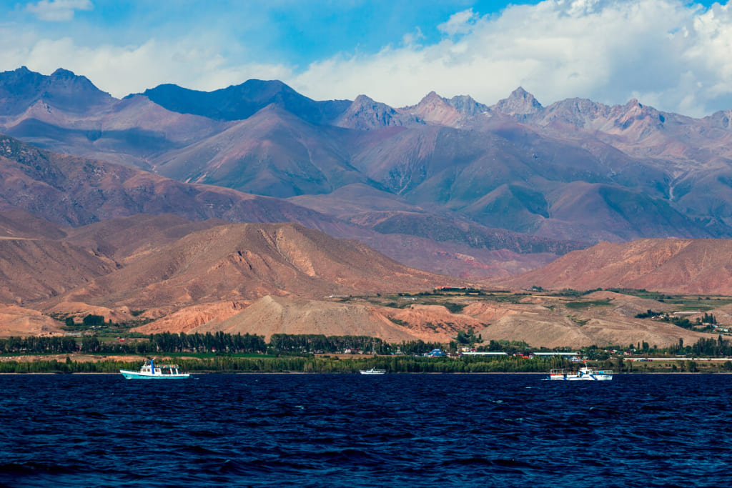 Issyk_Kul.jpg Issyk_Kul.jpg